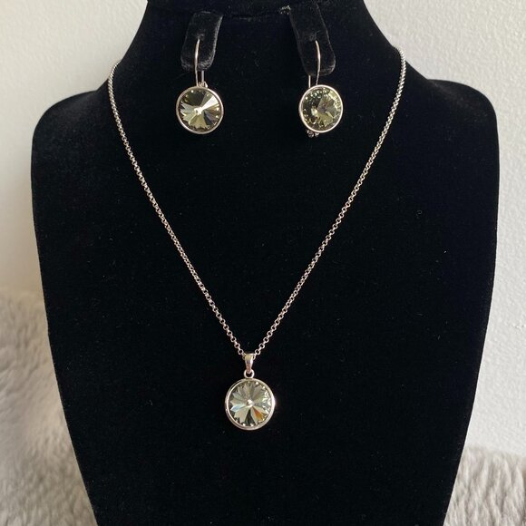 Butler Multi-Faceted Crystal Earrings & Necklace Set - Picture 2 of 11